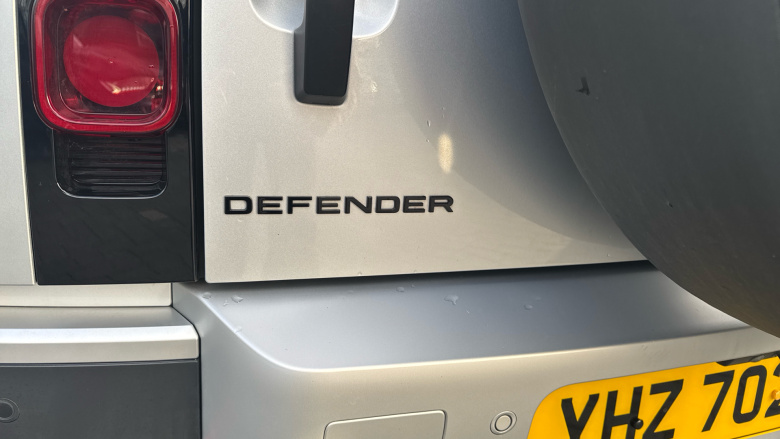 Land Rover Defender 2.0 D200 110 5dr Auto Diesel Estate